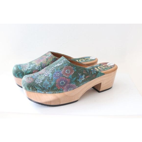 New Without Box Johnny Was Caprina Clogs Size 8 Floral Green
